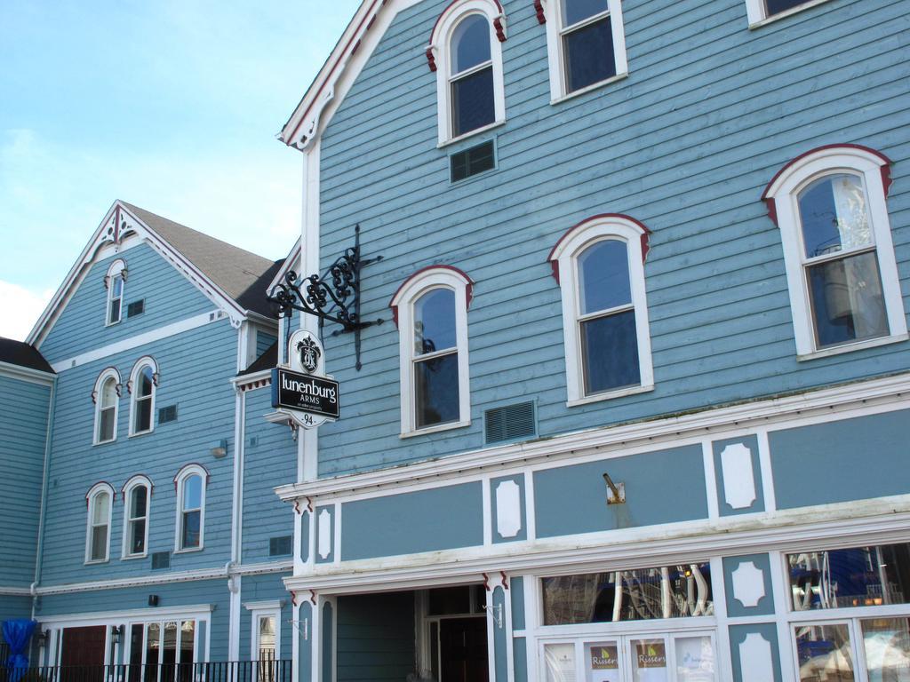 Lunenburg Arms Hotel Exterior photo